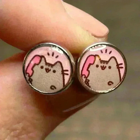 Pair of Cool Cat Stud Earrings - Picture 1 of 2
